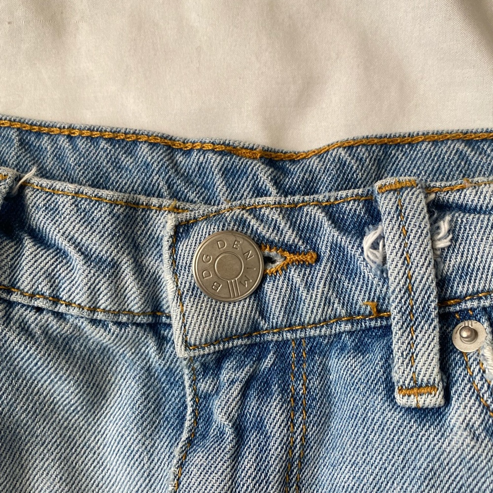 BDG • Ripped Jeans - Picture 10 of 12